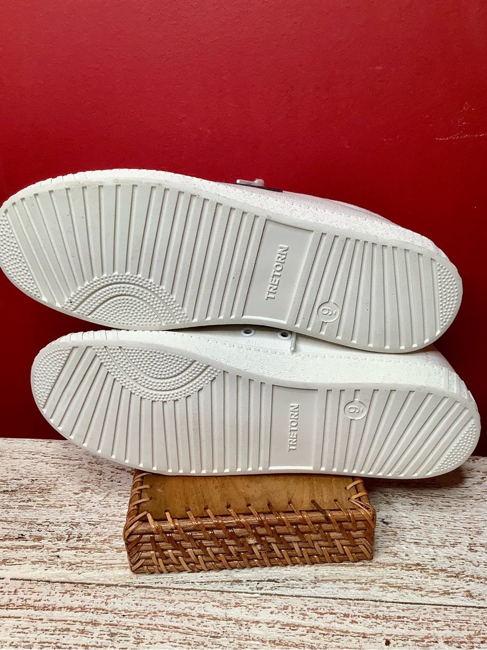 TRETORN Nylite Plus Size 9 White Classic Canvas Tennis Shoes with Navy Accent - Picture 11 of 12